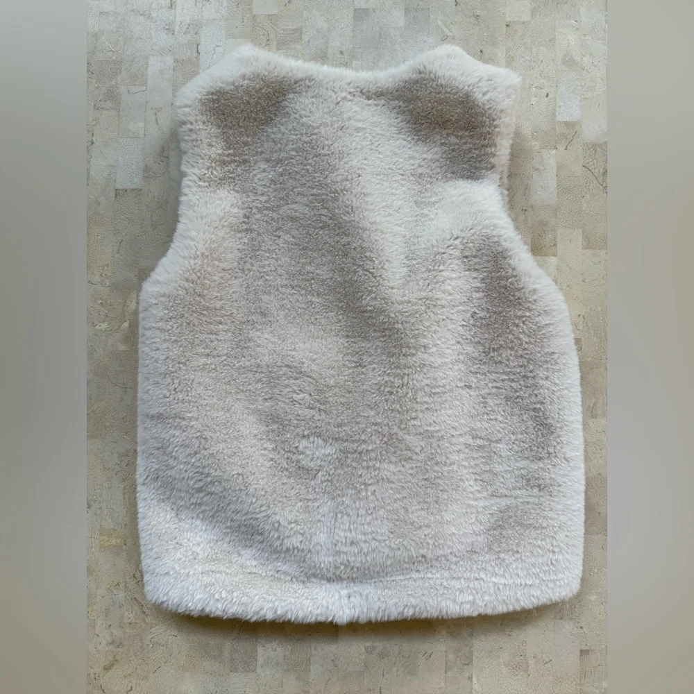 ZARA Girls Faux Fur Vest Cream Color Fall/Winter - size‎ 8-9